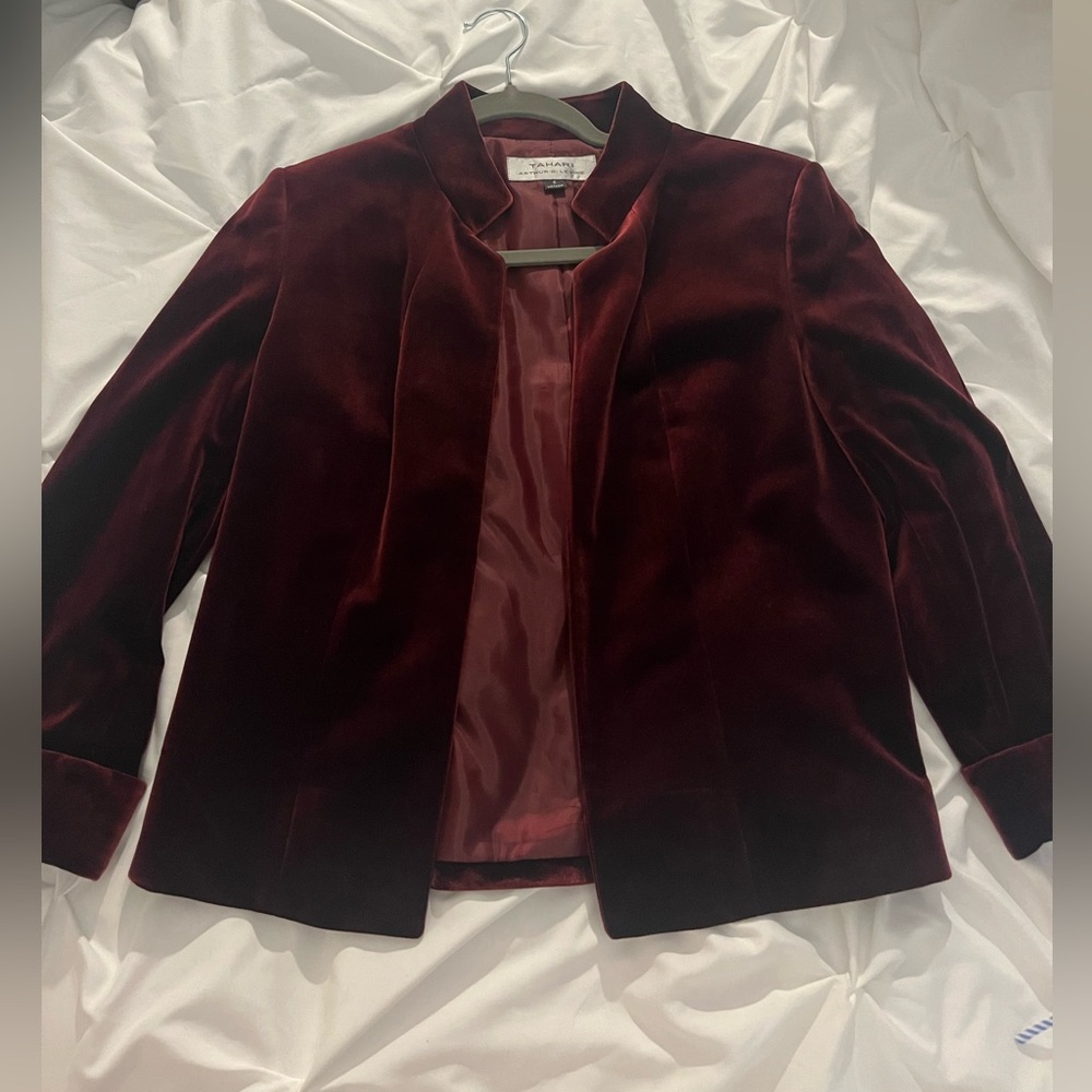 Tahari velvet women’s blazer